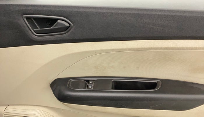 2022 Renault TRIBER RXL MT, Petrol, Manual, 51,342 km, Driver Side Door Panels Control