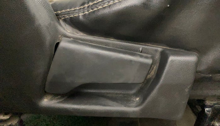 2022 Renault TRIBER RXL MT, Petrol, Manual, 51,342 km, Driver Side Adjustment Panel