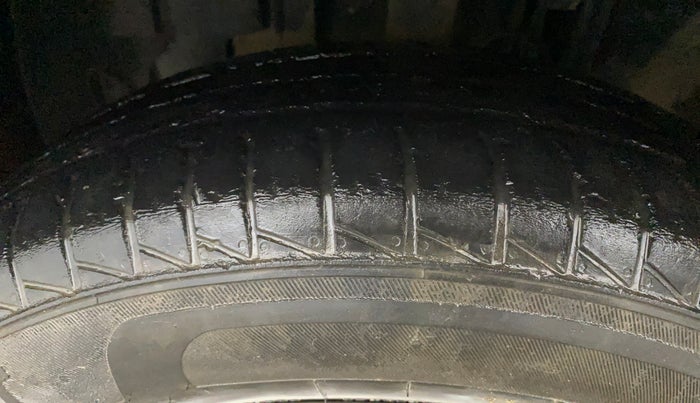 2022 Renault TRIBER RXL MT, Petrol, Manual, 51,342 km, Left Front Tyre Tread