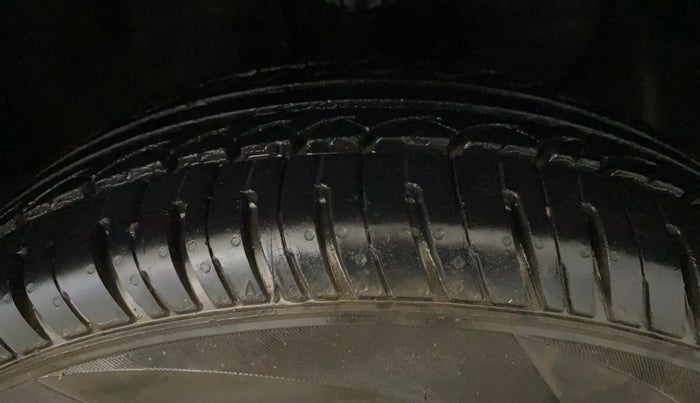 2016 Hyundai Elite i20 SPORTZ 1.2, Petrol, Manual, 74,311 km, Right Front Tyre Tread