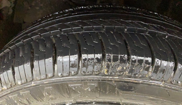 2016 Maruti Baleno DELTA PETROL 1.2, Petrol, Manual, 31,989 km, Left Front Tyre Tread