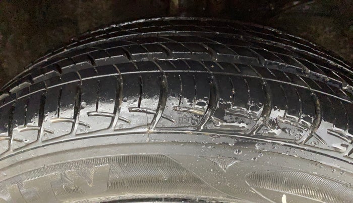 2016 Maruti Baleno DELTA PETROL 1.2, Petrol, Manual, 31,989 km, Right Front Tyre Tread