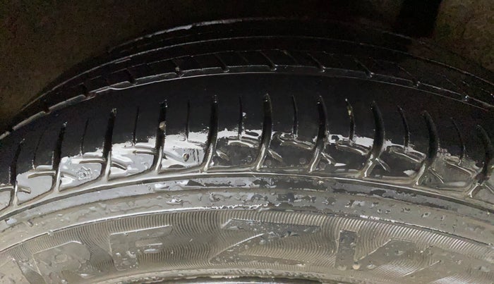 2016 Maruti Baleno DELTA PETROL 1.2, Petrol, Manual, 31,989 km, Left Rear Tyre Tread