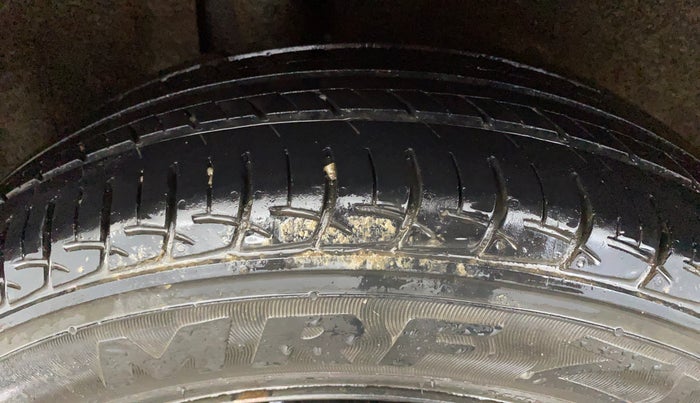 2016 Maruti Baleno DELTA PETROL 1.2, Petrol, Manual, 31,989 km, Right Rear Tyre Tread