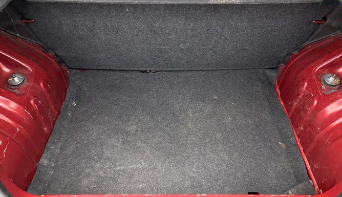 2016 Renault Kwid 1.0 RXT, Petrol, Manual, 37,902 km, Boot Inside