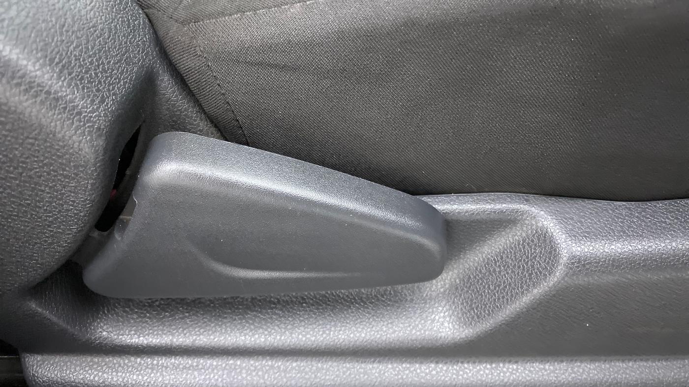 2016 Renault Kwid 1.0 RXT, Petrol, Manual, 37,902 km, Driver Side Adjustment Panel