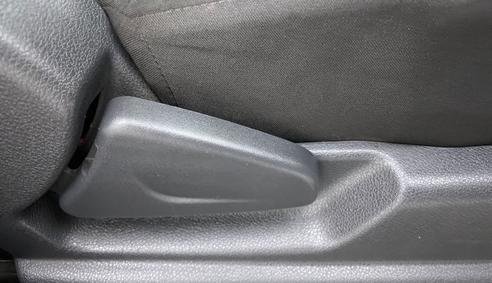 2016 Renault Kwid 1.0 RXT, Petrol, Manual, 37,902 km, Driver Side Adjustment Panel