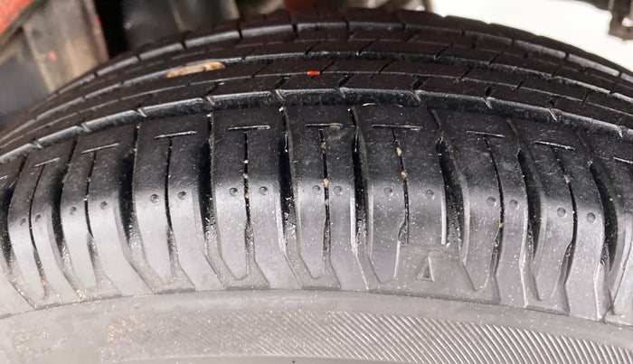 2011 Maruti Zen Estilo LXI, Petrol, Manual, 32,822 km, Left Rear Tyre Tread