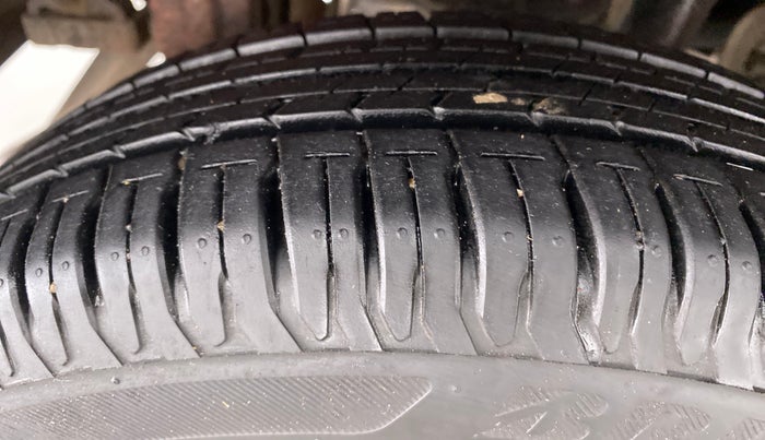2011 Maruti Zen Estilo LXI, Petrol, Manual, 32,822 km, Right Rear Tyre Tread