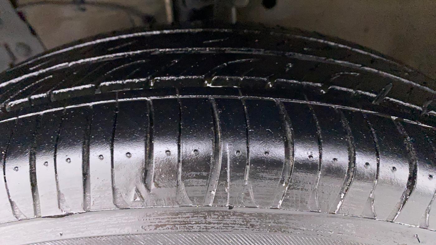 2017 Maruti Swift VXI OPT, Petrol, Manual, 65,752 km, Left Front Tyre Tread