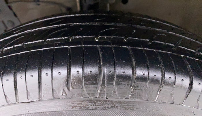 2017 Maruti Swift VXI OPT, Petrol, Manual, 65,752 km, Left Front Tyre Tread