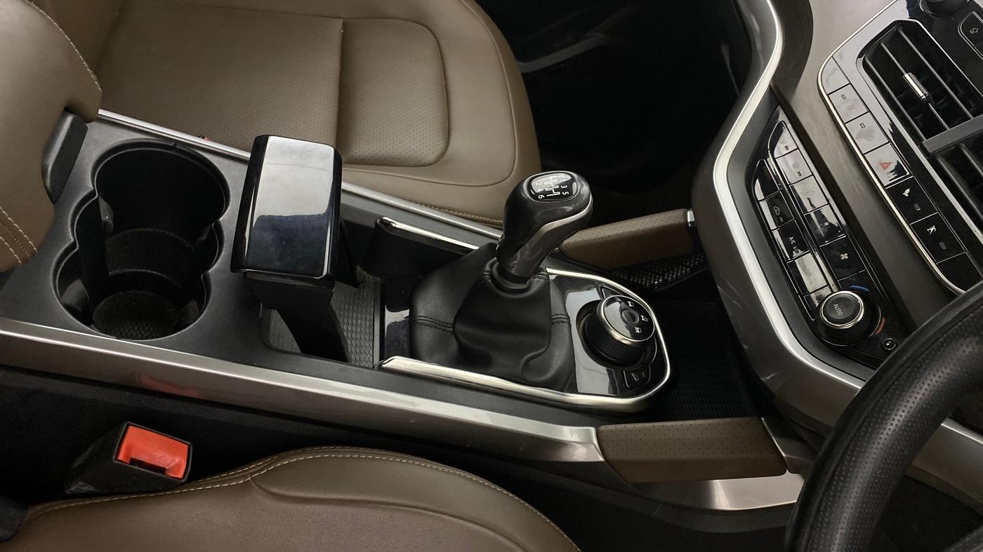 2019 Tata Harrier XZ 2.0L, Diesel, Manual, 1,14,262 km, Gear Lever