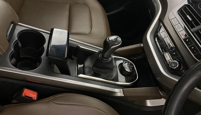 2019 Tata Harrier XZ 2.0L, Diesel, Manual, 1,14,262 km, Gear Lever