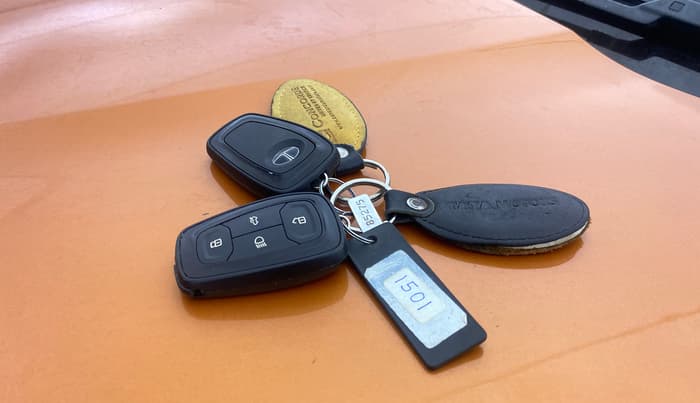 2019 Tata Harrier XZ 2.0L, Diesel, Manual, 1,14,262 km, Key Close Up