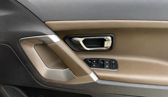 2019 Tata Harrier XZ 2.0L, Diesel, Manual, 1,14,262 km, Driver Side Door Panels Control