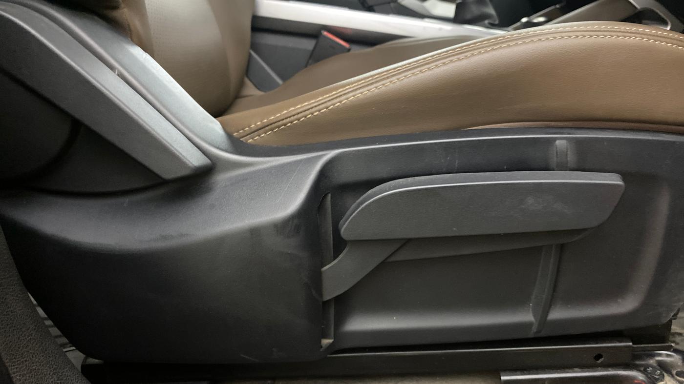 2019 Tata Harrier XZ 2.0L, Diesel, Manual, 1,14,262 km, Driver Side Adjustment Panel