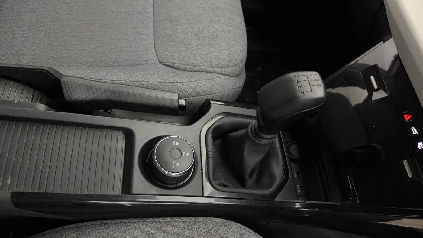 2025 Tata Curvv Creative 1.2 Petrol 6MT, Petrol, Manual, 10,278 km, Gear Lever