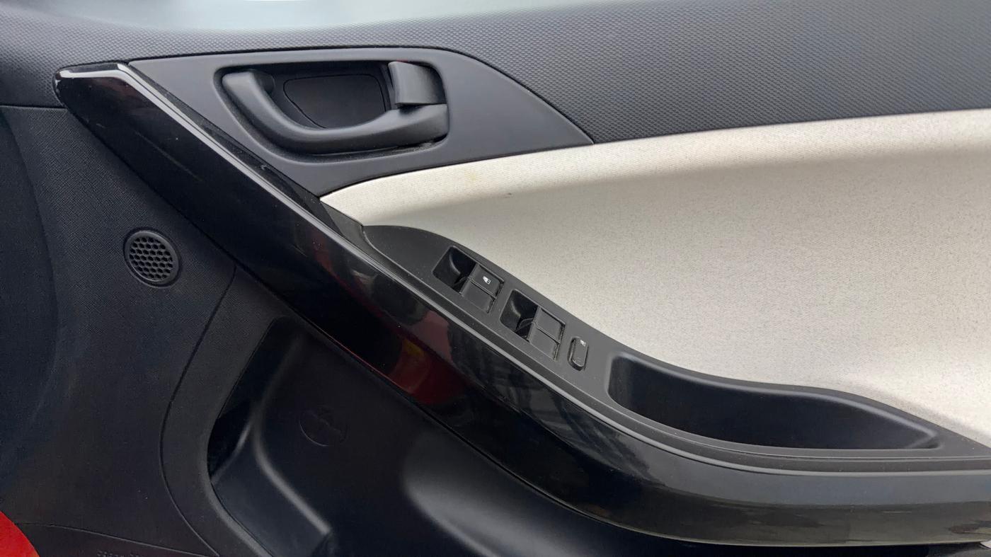2025 Tata Curvv Creative 1.2 Petrol 6MT, Petrol, Manual, 10,278 km, Driver Side Door Panels Control