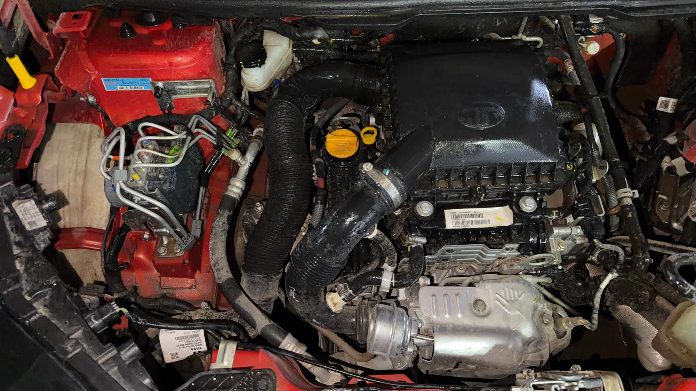 2025 Tata Curvv Creative 1.2 Petrol 6MT, Petrol, Manual, 10,278 km, Engine View - Right