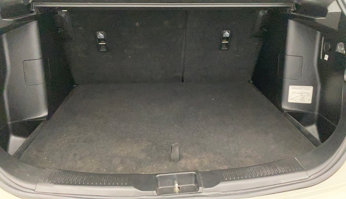 2021 Maruti S Cross ALPHA AT1.5, Petrol, Automatic, 51,013 km, Boot Inside