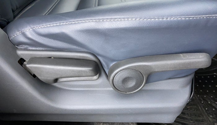 2009 Maruti Ritz ZXI, Petrol, Manual, 56,985 km, Driver Side Adjustment Panel
