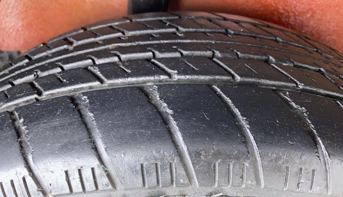 2009 Maruti Ritz ZXI, Petrol, Manual, 56,985 km, Right Rear Tyre Tread