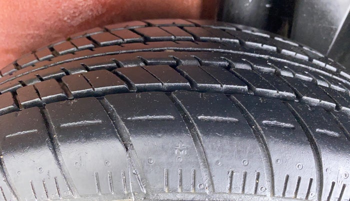 2009 Maruti Ritz ZXI, Petrol, Manual, 56,985 km, Left Rear Tyre Tread