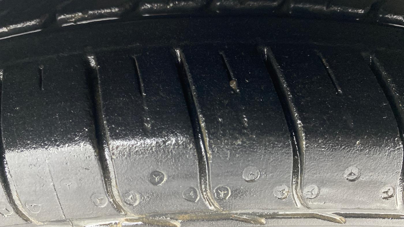2015 Hyundai Verna FLUIDIC 1.6 CRDI SX 4S, Diesel, Manual, 60,691 km, Left Front Tyre Tread