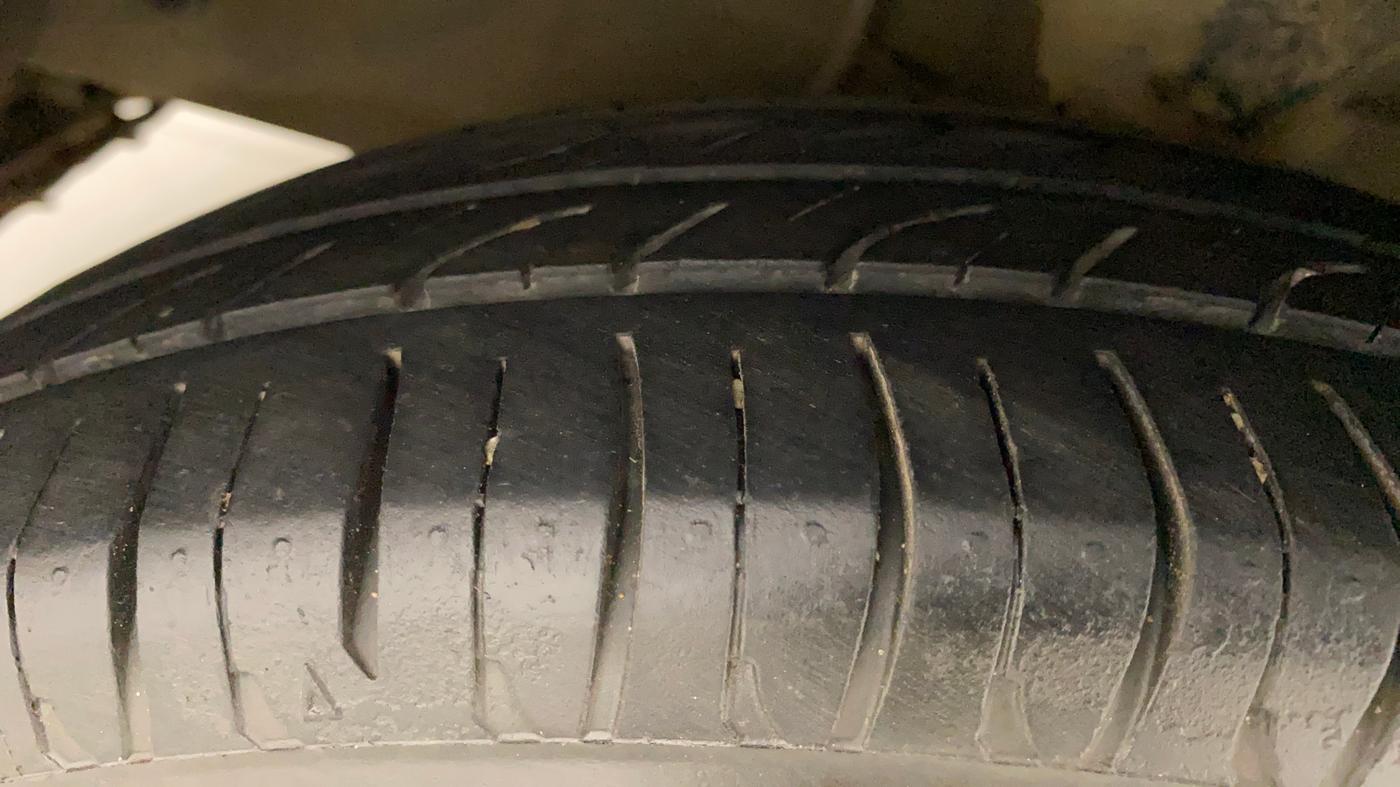 2013 Hyundai i10 MAGNA 1.2, Petrol, Manual, 92,969 km, Left Front Tyre Tread