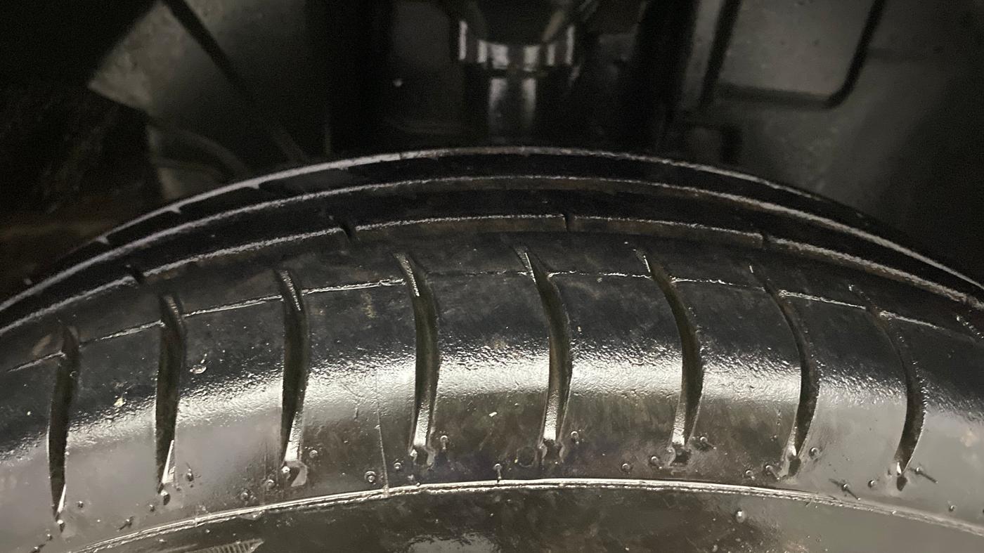 2016 Renault Kwid RXT 0.8, Petrol, Manual, 1,08,412 km, Right Front Tyre Tread