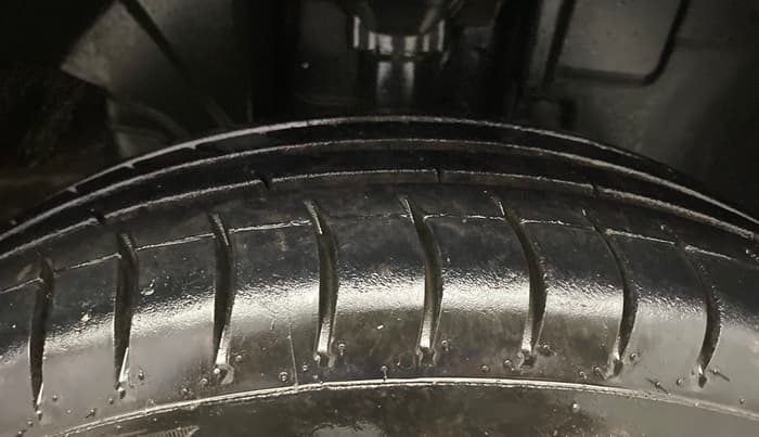 2016 Renault Kwid RXT 0.8, Petrol, Manual, 1,08,412 km, Right Front Tyre Tread