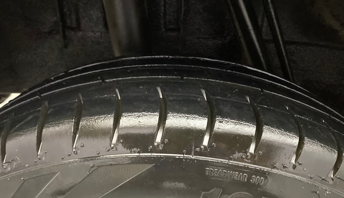 2016 Renault Kwid RXT 0.8, Petrol, Manual, 1,08,412 km, Right Rear Tyre Tread