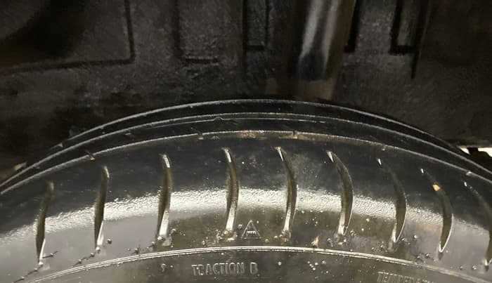 2016 Renault Kwid RXT 0.8, Petrol, Manual, 1,08,412 km, Left Rear Tyre Tread