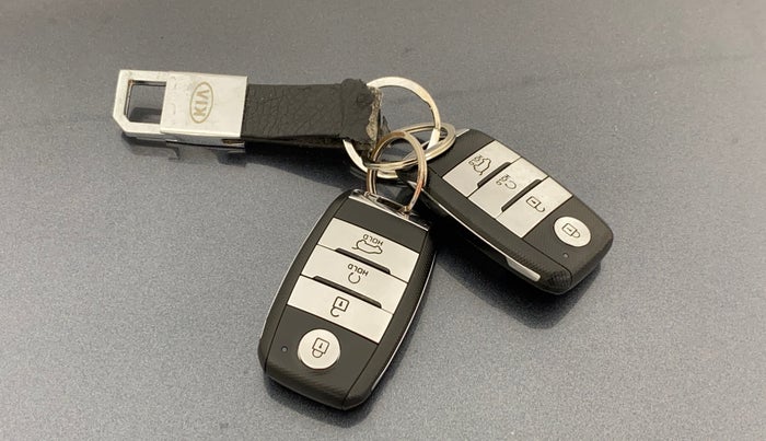 2021 KIA SONET HTX 1.5, Diesel, Manual, 69,633 km, Key Close Up