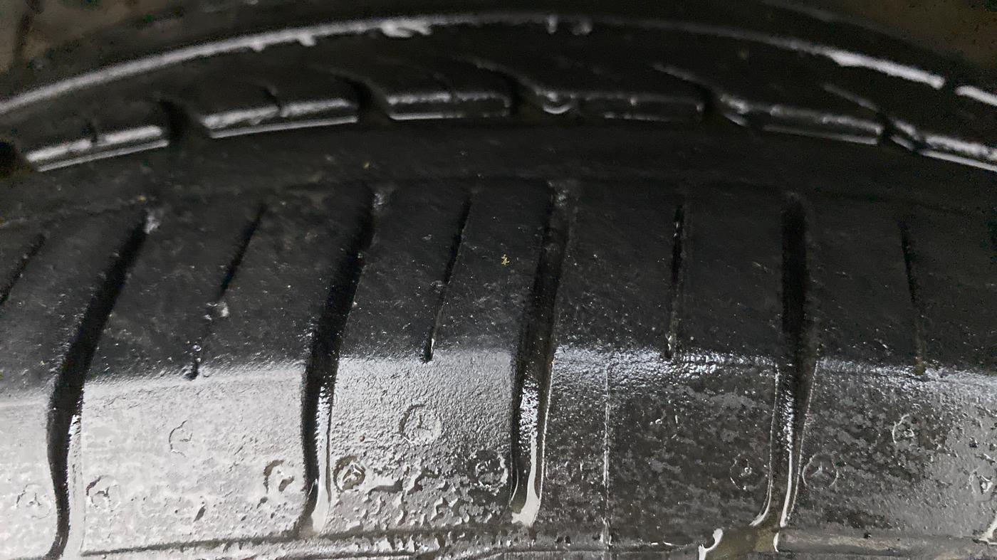 2017 Maruti Ciaz SIGMA 1.4 VVT, Petrol, Manual, 43,206 km, Left Front Tyre Tread