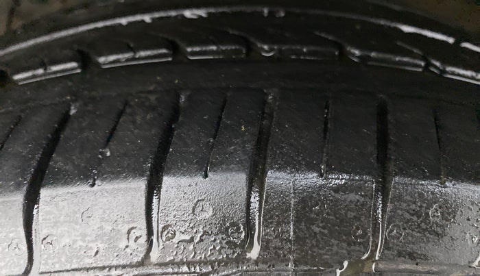 2017 Maruti Ciaz SIGMA 1.4 VVT, Petrol, Manual, 43,206 km, Left Front Tyre Tread