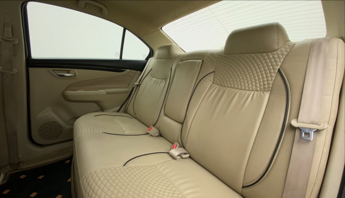 2017 Maruti Ciaz SIGMA 1.4 VVT, Petrol, Manual, 43,206 km, Right Side Rear Door Cabin