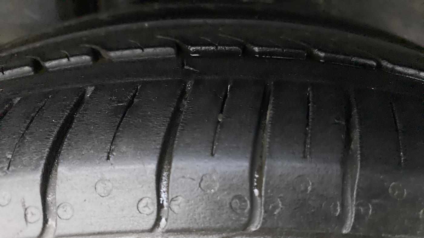 2017 Maruti Ciaz SIGMA 1.4 VVT, Petrol, Manual, 43,206 km, Right Rear Tyre Tread