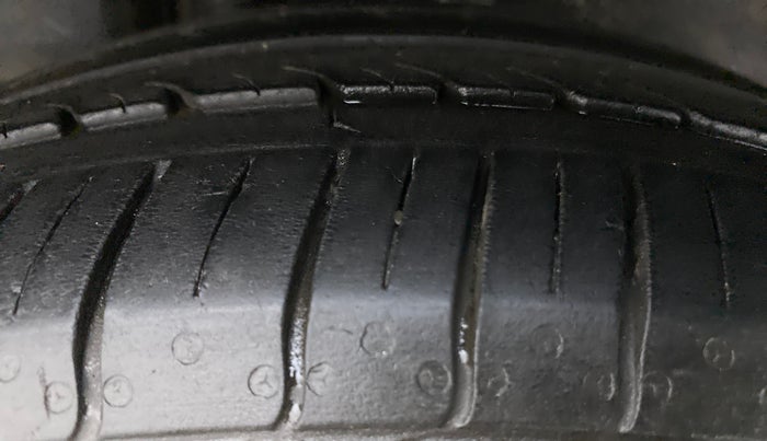 2017 Maruti Ciaz SIGMA 1.4 VVT, Petrol, Manual, 43,206 km, Right Rear Tyre Tread