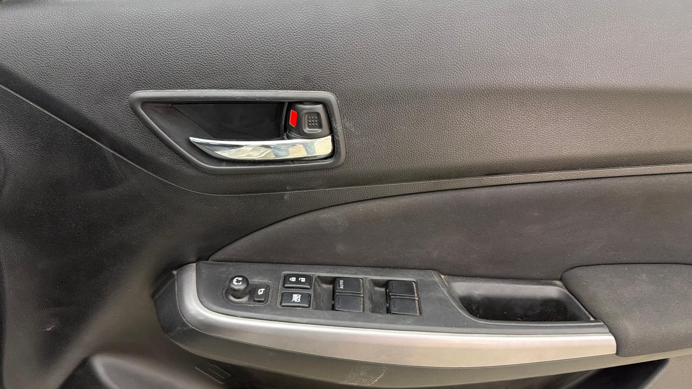 2022 Maruti Swift VXI, Petrol, Manual, 13,069 km, Driver Side Door Panels Control