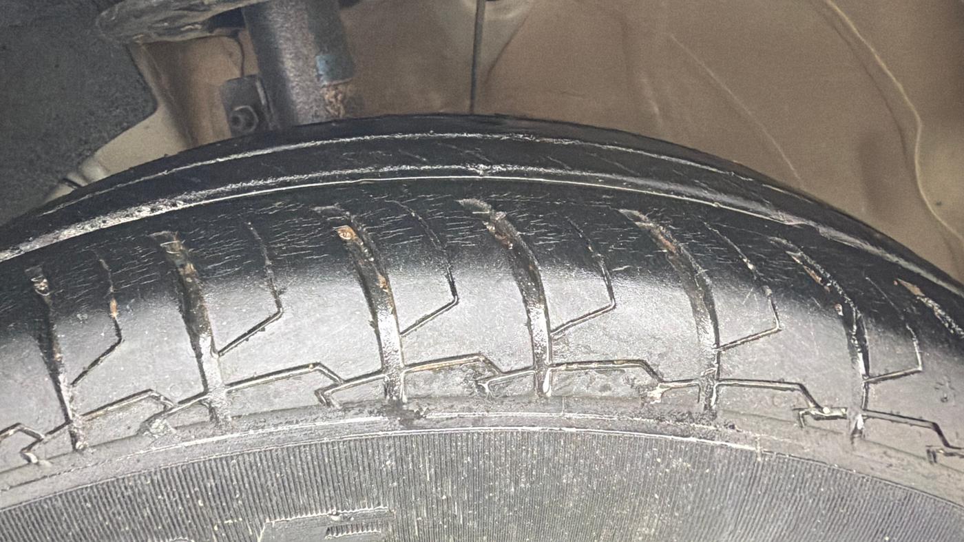 2022 Maruti Swift VXI, Petrol, Manual, 13,069 km, Left Front Tyre Tread