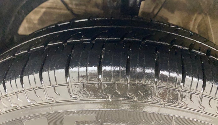 2019 Maruti Swift VDI, Diesel, Manual, 82,060 km, Left Front Tyre Tread