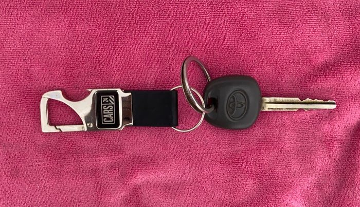 2008 Toyota Innova 2.5 G3 8 STR, Diesel, Manual, 2,70,705 km, Key Close-up