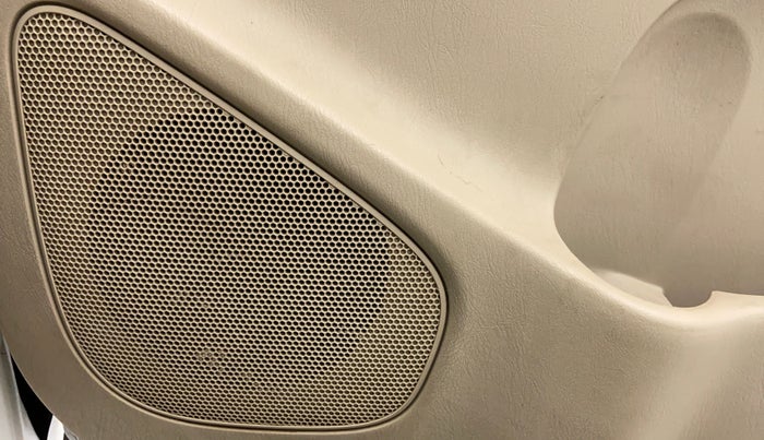 2008 Toyota Innova 2.5 G3 8 STR, Diesel, Manual, 2,70,705 km, Speakers