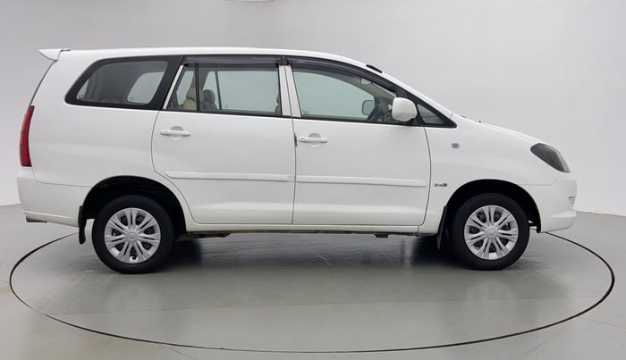 2008 Toyota Innova 2.5 G3 8 STR, Diesel, Manual, 2,70,705 km, Right Side View