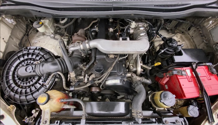 2008 Toyota Innova 2.5 G3 8 STR, Diesel, Manual, 2,70,705 km, Engine Bonet View