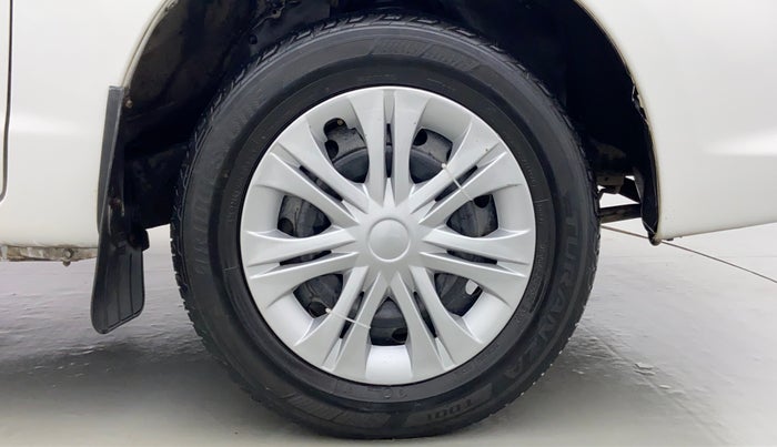 2008 Toyota Innova 2.5 G3 8 STR, Diesel, Manual, 2,70,705 km, Right Front Tyre