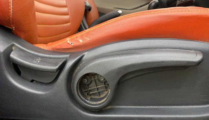 2016 Hyundai Elite i20 SPORTZ 1.2, Petrol, Manual, 67,517 km, Driver Side Adjustment Panel