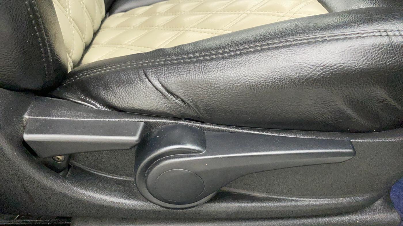 2018 Tata Tiago XZ PETROL, Petrol, Manual, 45,914 km, Driver Side Adjustment Panel