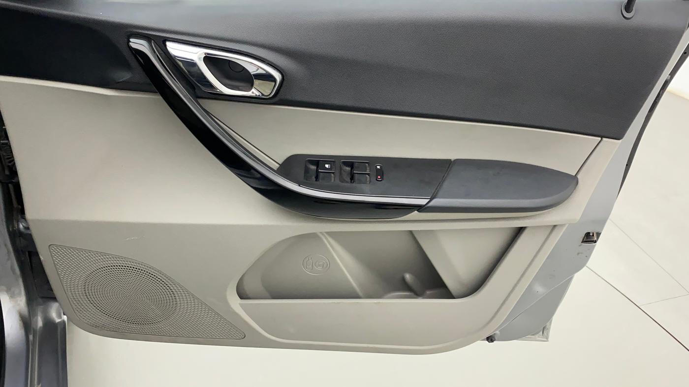 2018 Tata Tiago XZ PETROL, Petrol, Manual, 45,914 km, Driver Side Door Panels Control